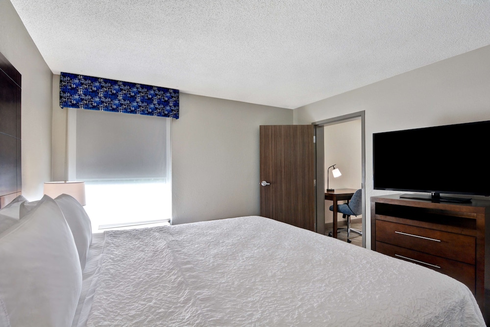 Hampton Inn Greenwood - photo 11