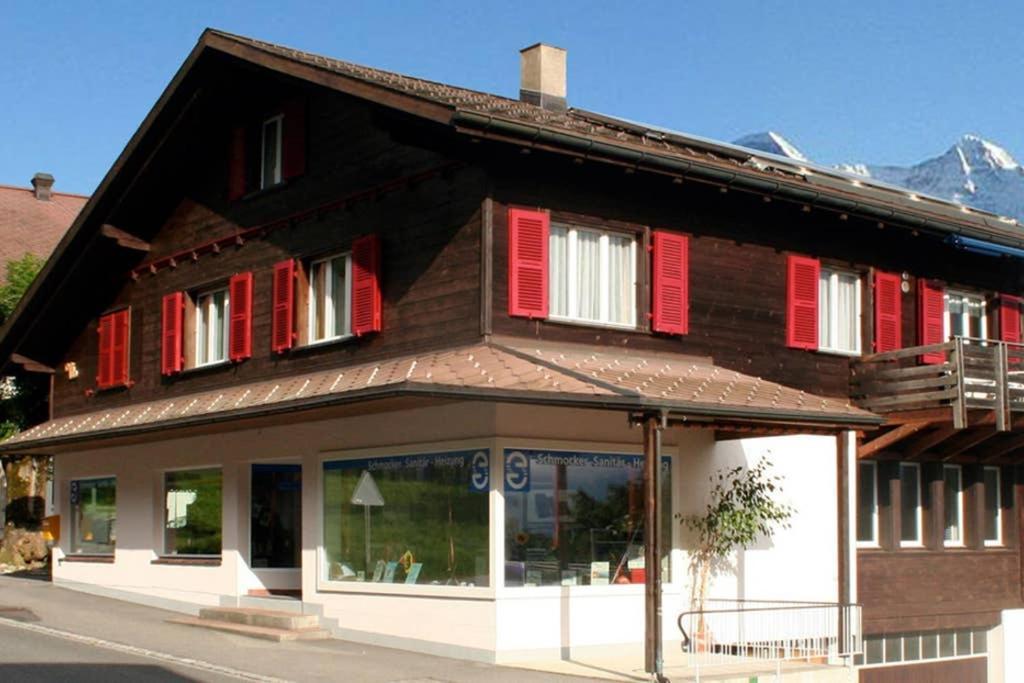 Chalet Lilo New Studio — 4-Star Luxury Hotel in Beatenberg, Switzerland