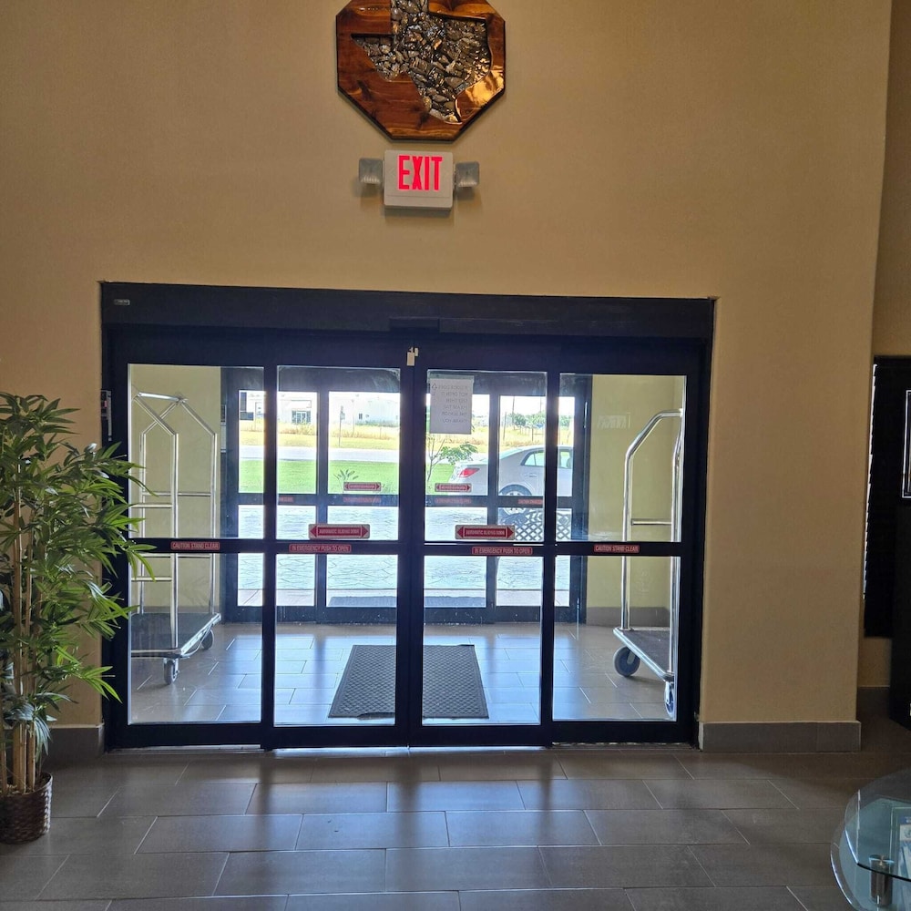 Karnes City Lodge By OYO Hwy 181 - photo 6