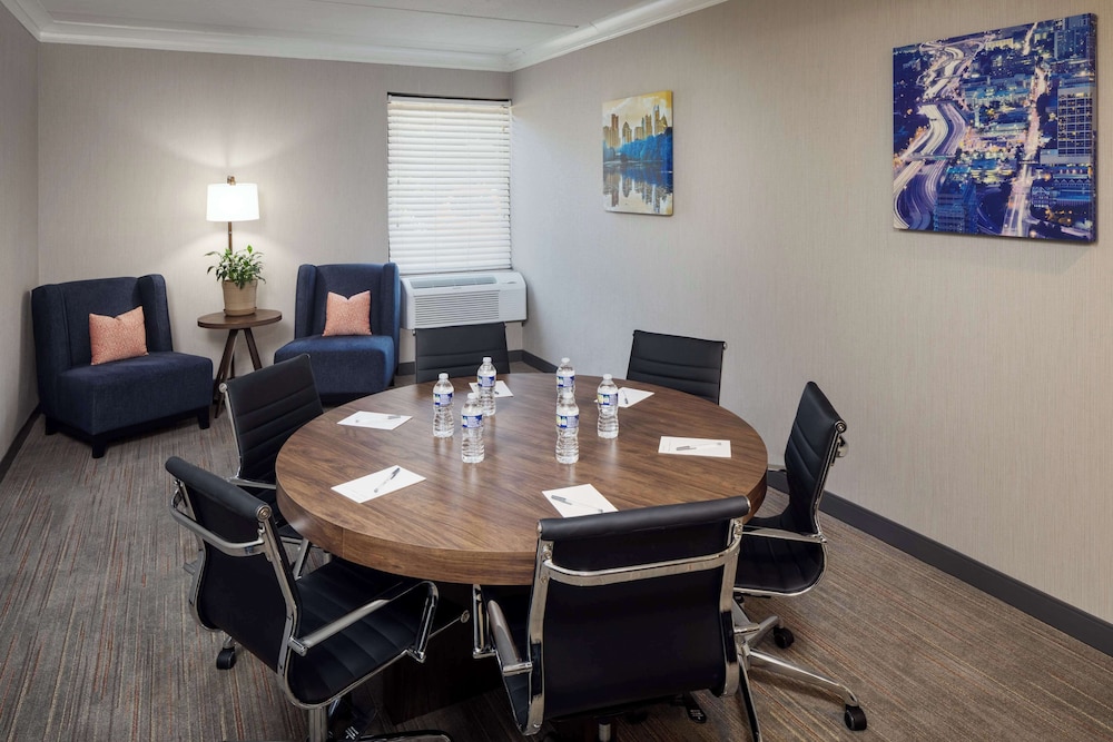 Hampton Inn Atlanta Northlake - photo 22