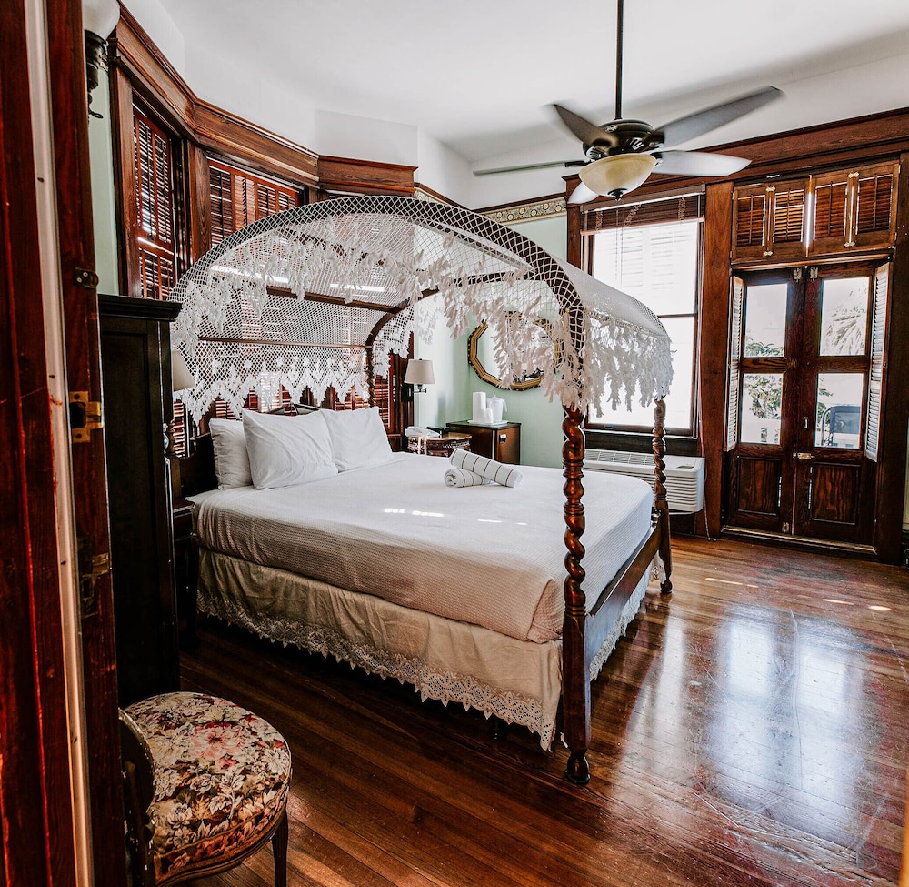 Amsterdam's Curry Mansion Inn - photo 17