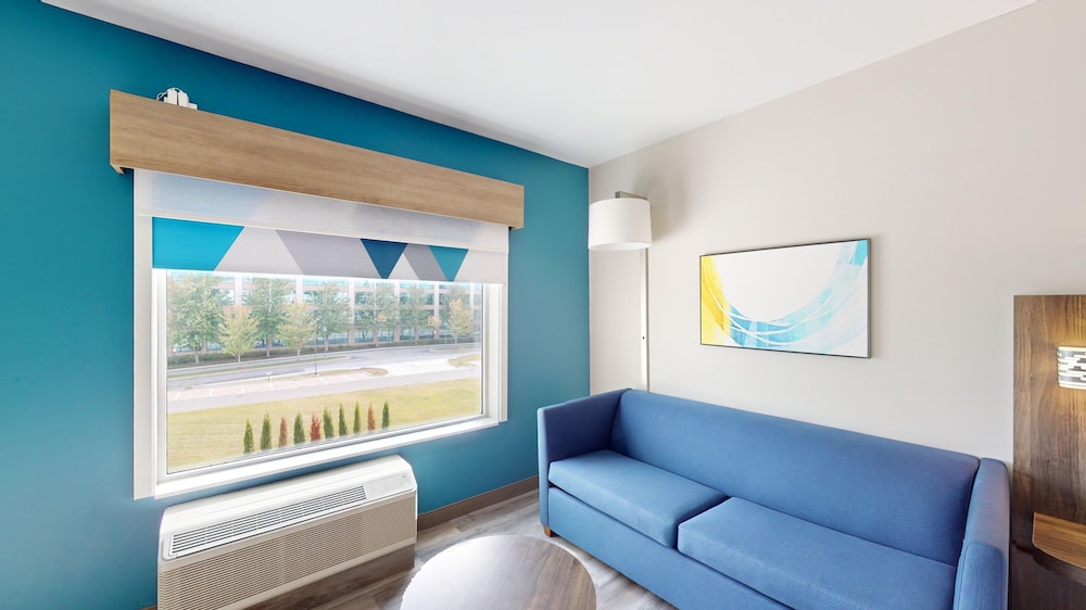 Holiday Inn Express & Suites Chicago Schaumburg an IHG Hotel - photo 11