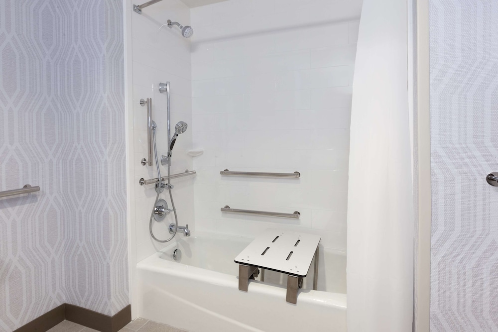 Hampton Inn & Suites Bloomfield Hills Detroit - photo 14