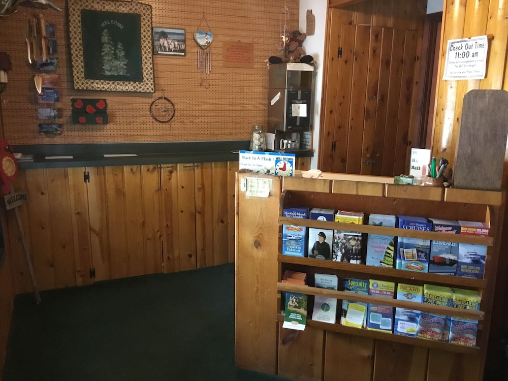 Pines Motel in Saint Ignace, United States