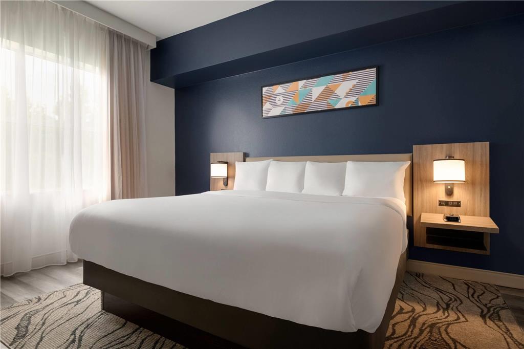 La Quinta Inn & Suites by Wyndham Montgomery - photo 40