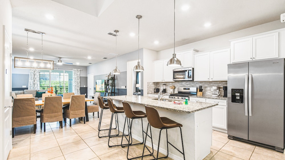 7BR Solterra Resort Newly Renovated Home w Pool - photo 12