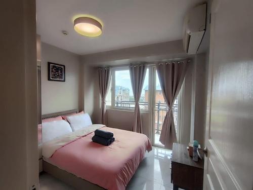 Facing Pool w Balcony MOA BP1741 — 4-Star Luxury Hotel in Manila, Philippines