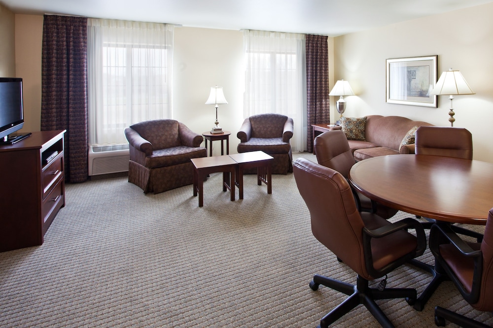 Staybridge Suites Lansing Okemos - photo 3