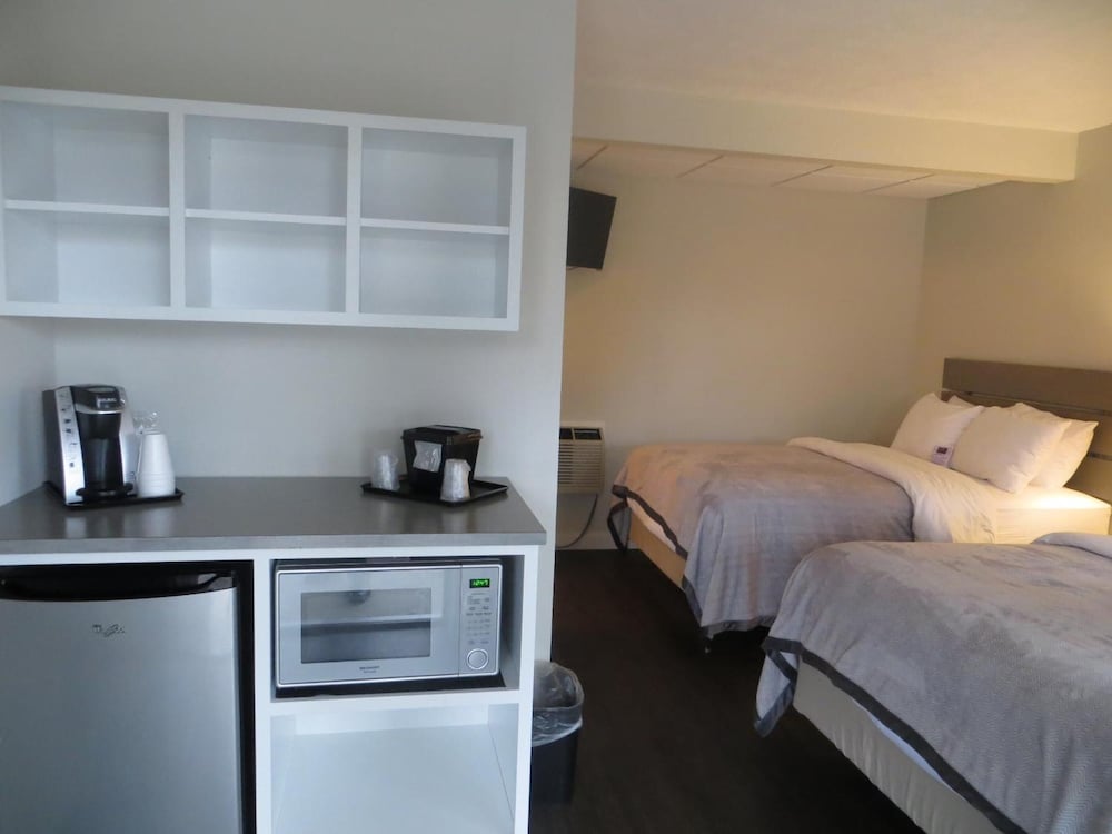 Brio Beach Inn - photo 14