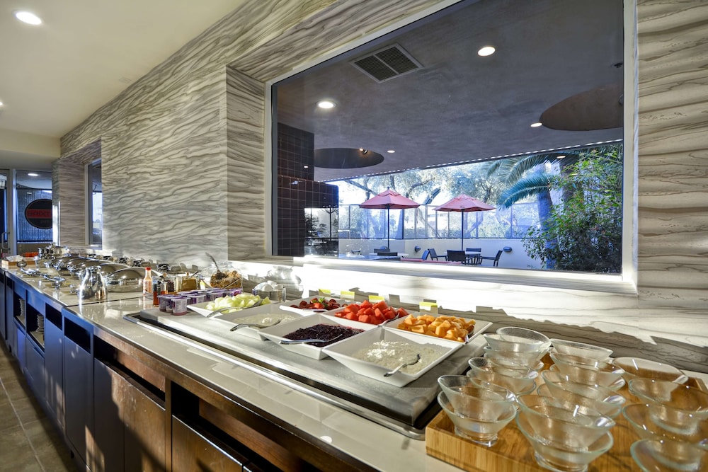 DoubleTree by Hilton Phoenix North - photo 31