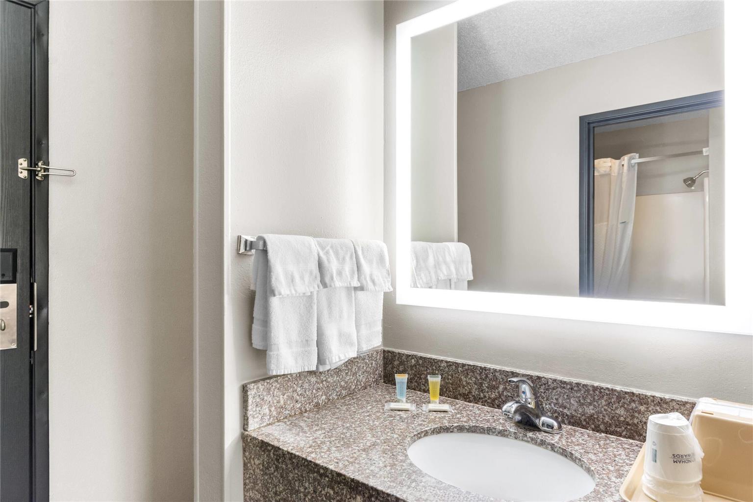 Super 8 by Wyndham Evansville East - photo 17