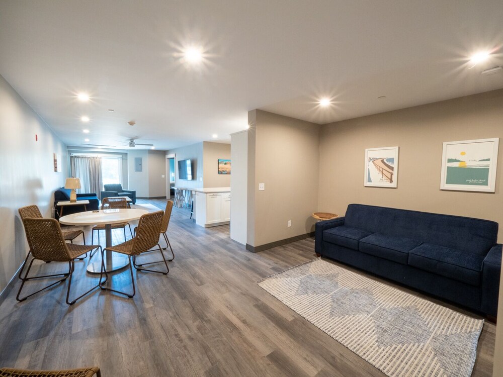 Long Beach Suites - photo 6