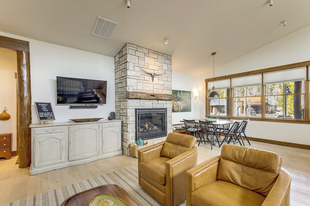 Mountain Views Luxurious Grand Lake Escape — Alliance