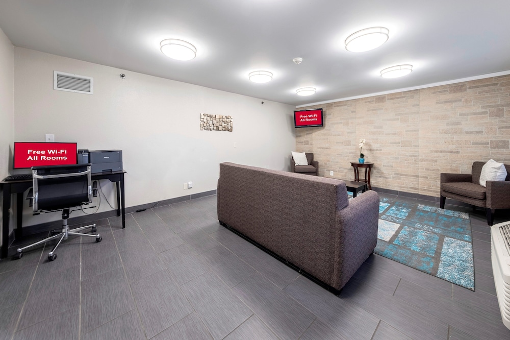 HomeTown Inn by Red Roof East Syracuse - photo 3