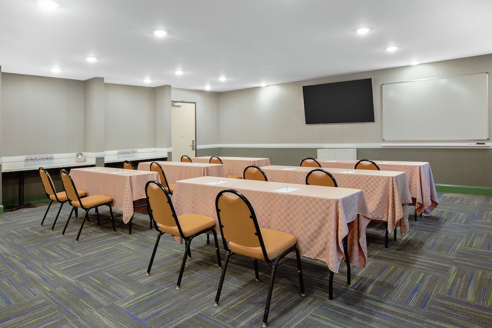 Hampton Inn & Suites Mountain View - photo 49