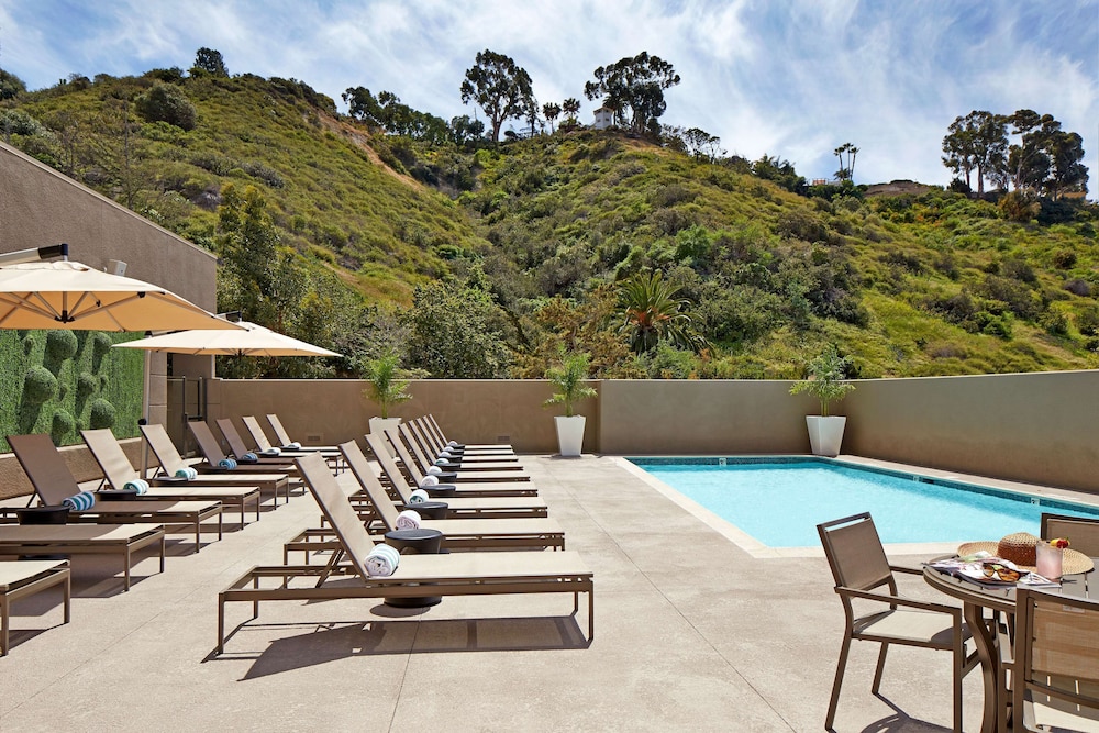 Hilton San Diego Mission Valley - photo 23