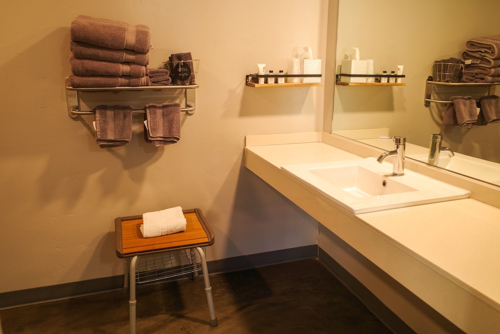 Americana Modern Hotel - photo 35