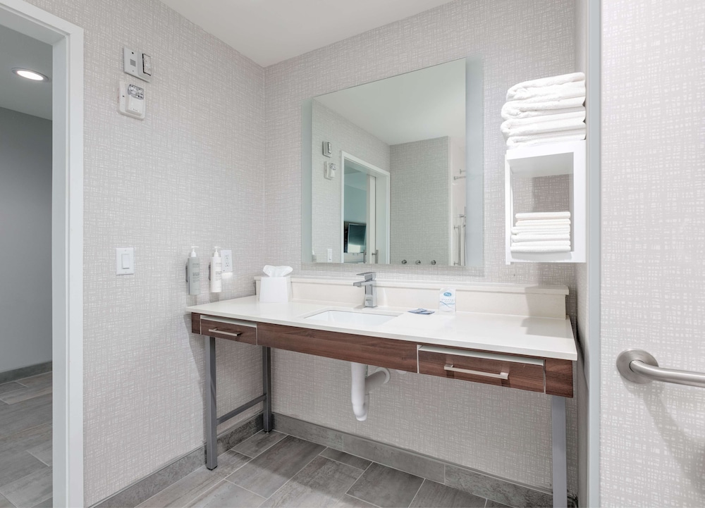 Hampton Inn & Suites by Hilton Port Lavaca - photo 8