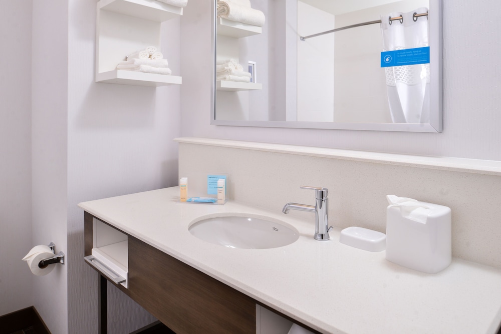 Hampton Inn Omaha Airport - photo 22