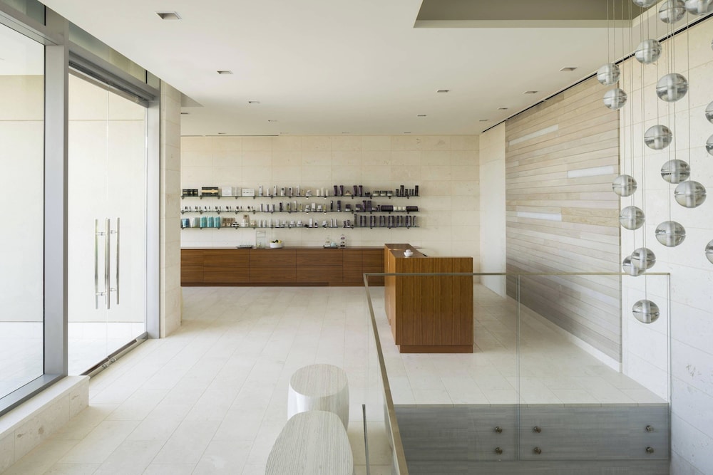 The Ritz Carlton Residences Waikiki Beach - photo 2