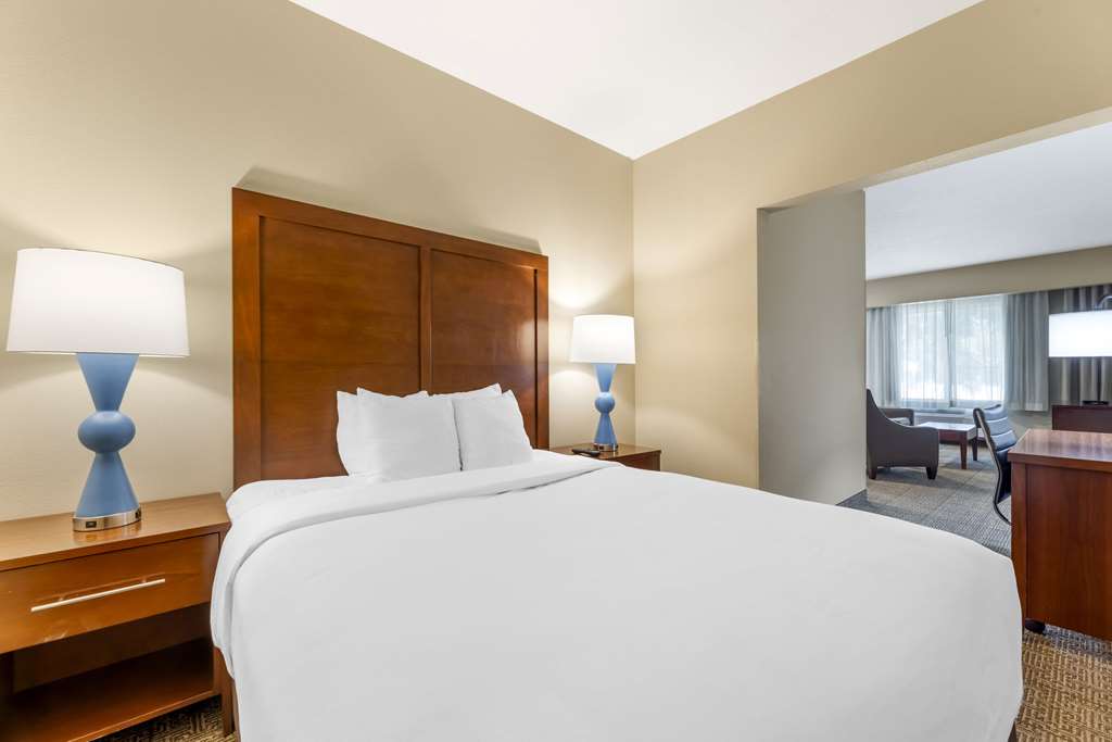 Comfort Suites Near Vancouver Mall - photo 17