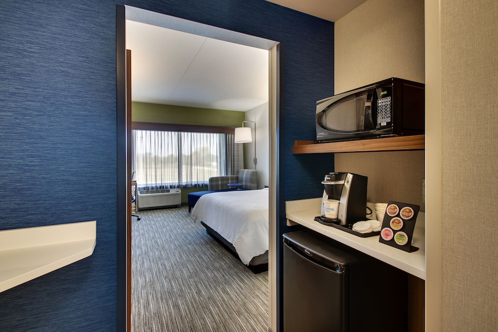 Holiday Inn Express & Suites Findlay North by IHG - photo 12