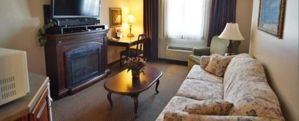 Hearthstone Inn & Suites - photo 7