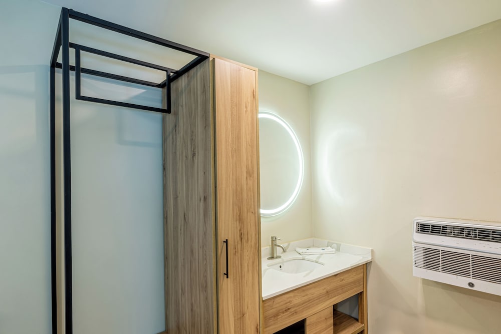 Exclusivo Inn by OYO Grand Prairie TX - photo 12