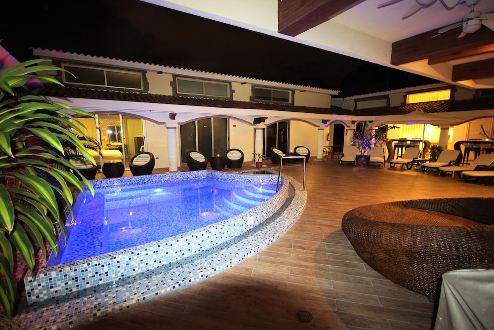 Cedros Inn Boutique Hotel — 4-Star Luxury Hotel in Guayaquil, Ecuador