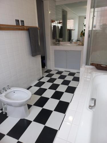 Seaside Getaway @ Swallow House Suite #1