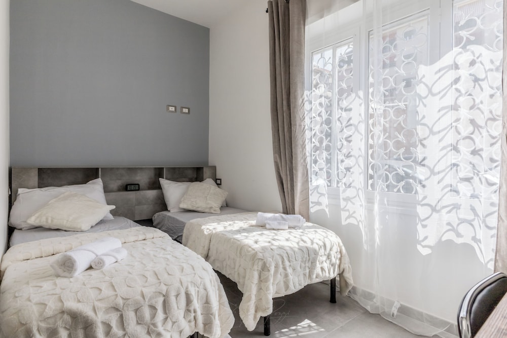 Gordiani Guest House — 4-Star Luxury Hotel in Rome, Italy