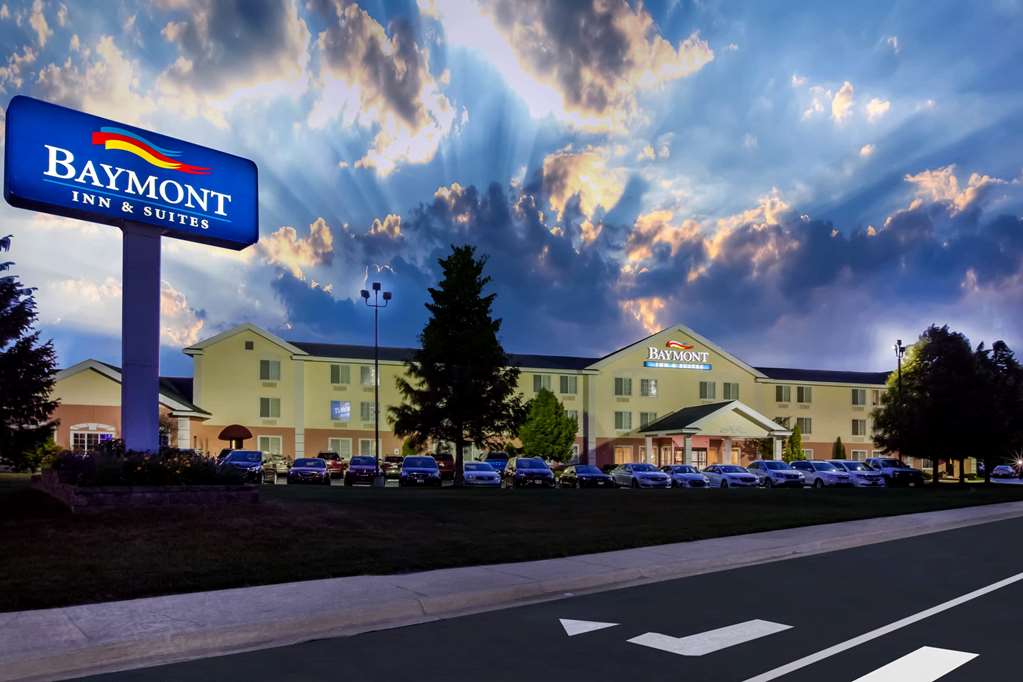 Baymont by Wyndham Mackinaw City - carbon neutral hotel in Mackinaw