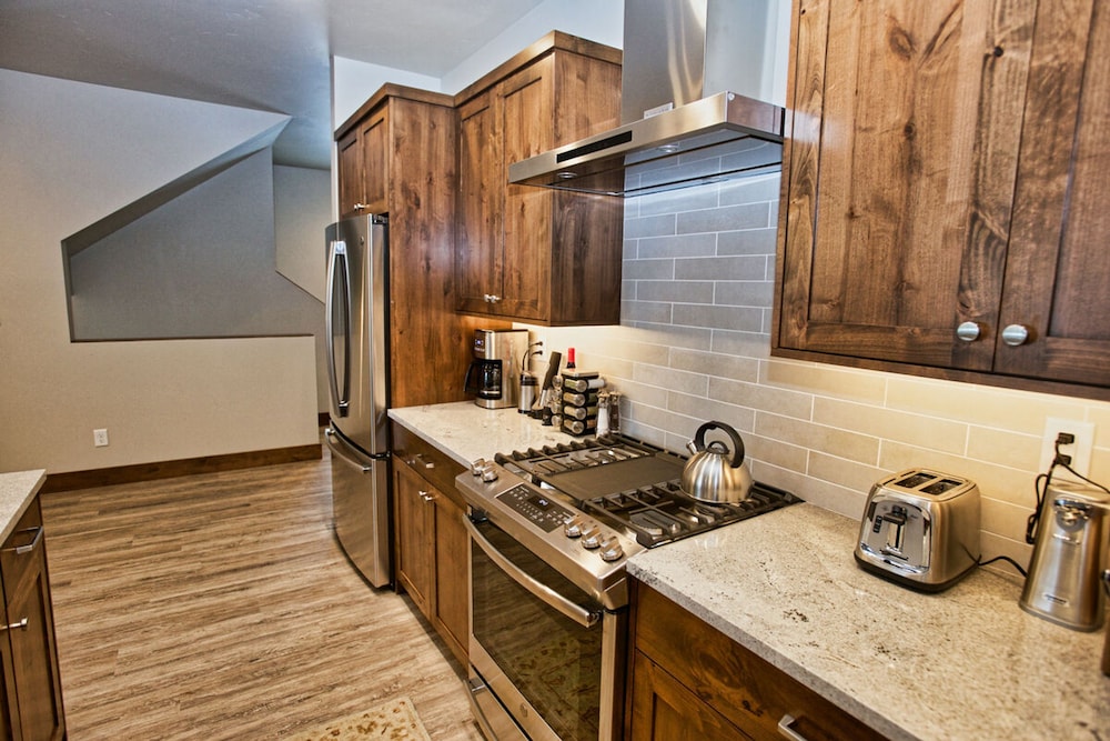 Silverpine Hideaway by Casago McCall Donerightmanagement - photo 7
