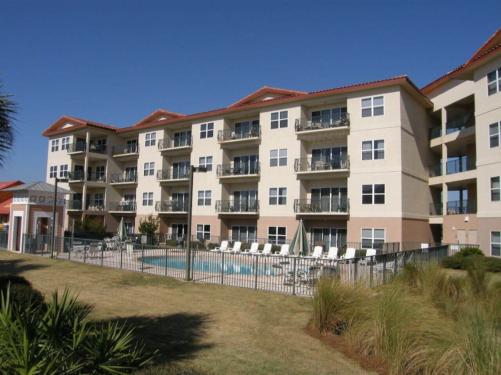 Emerald Waters - carbon neutral hotel in Miramar Beach