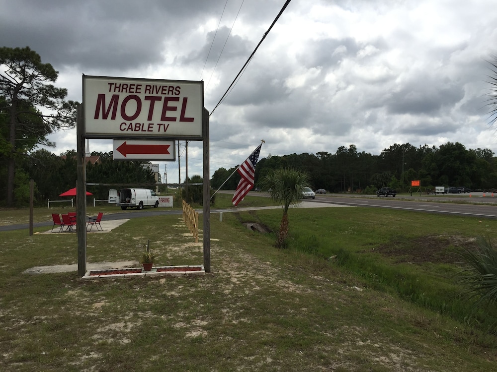 Three Rivers Motel - photo 20