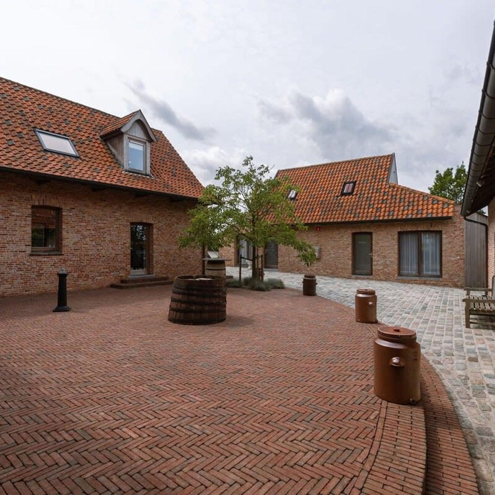 Lovely Andr Farm in the Greenery of Kortrijk in Kortrijk, Belgium