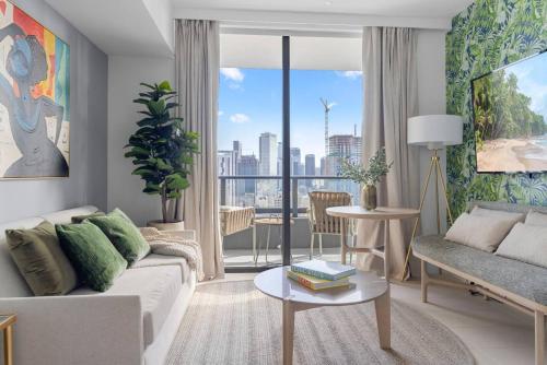 2414 Chic Stay in Miami Downtown with Bay and City Views a Pool and Gym in Miami, United States