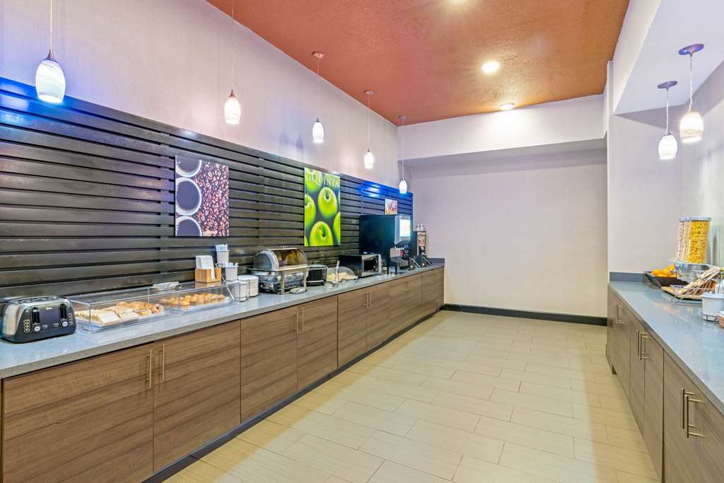 La Quinta Inn & Suites by Wyndham Guthrie - photo 38