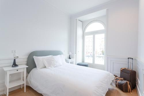 Boulevard Lisbon Private Suite with Bathroom Shared Areas — 4-Star Luxury Hotel in Lisbon, Portugal