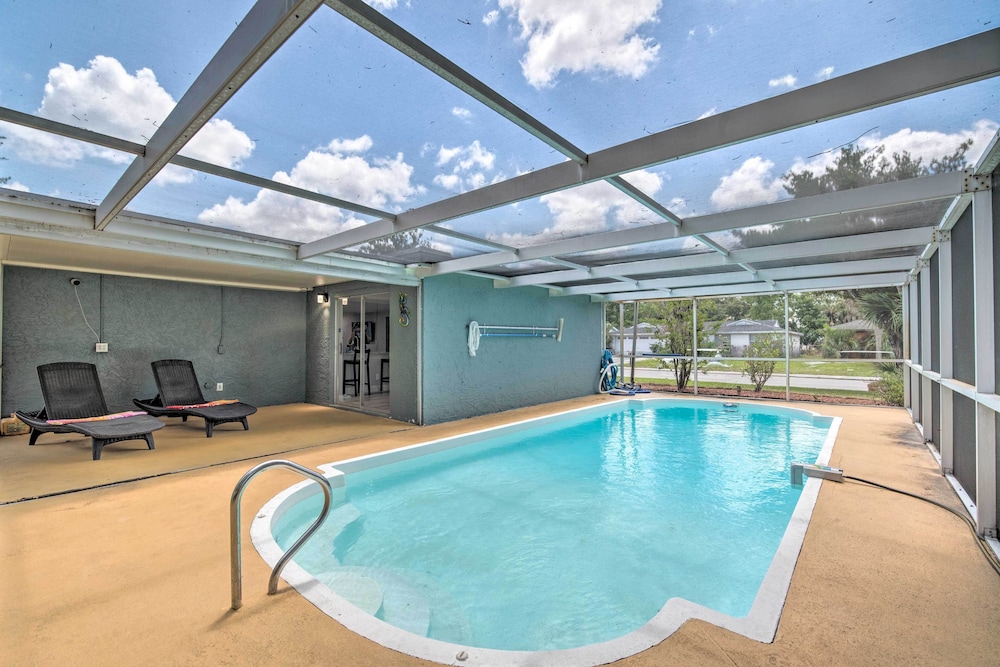 Relaxing Port Richey Getaway w Lanai & Pool — hotel in Port Richey