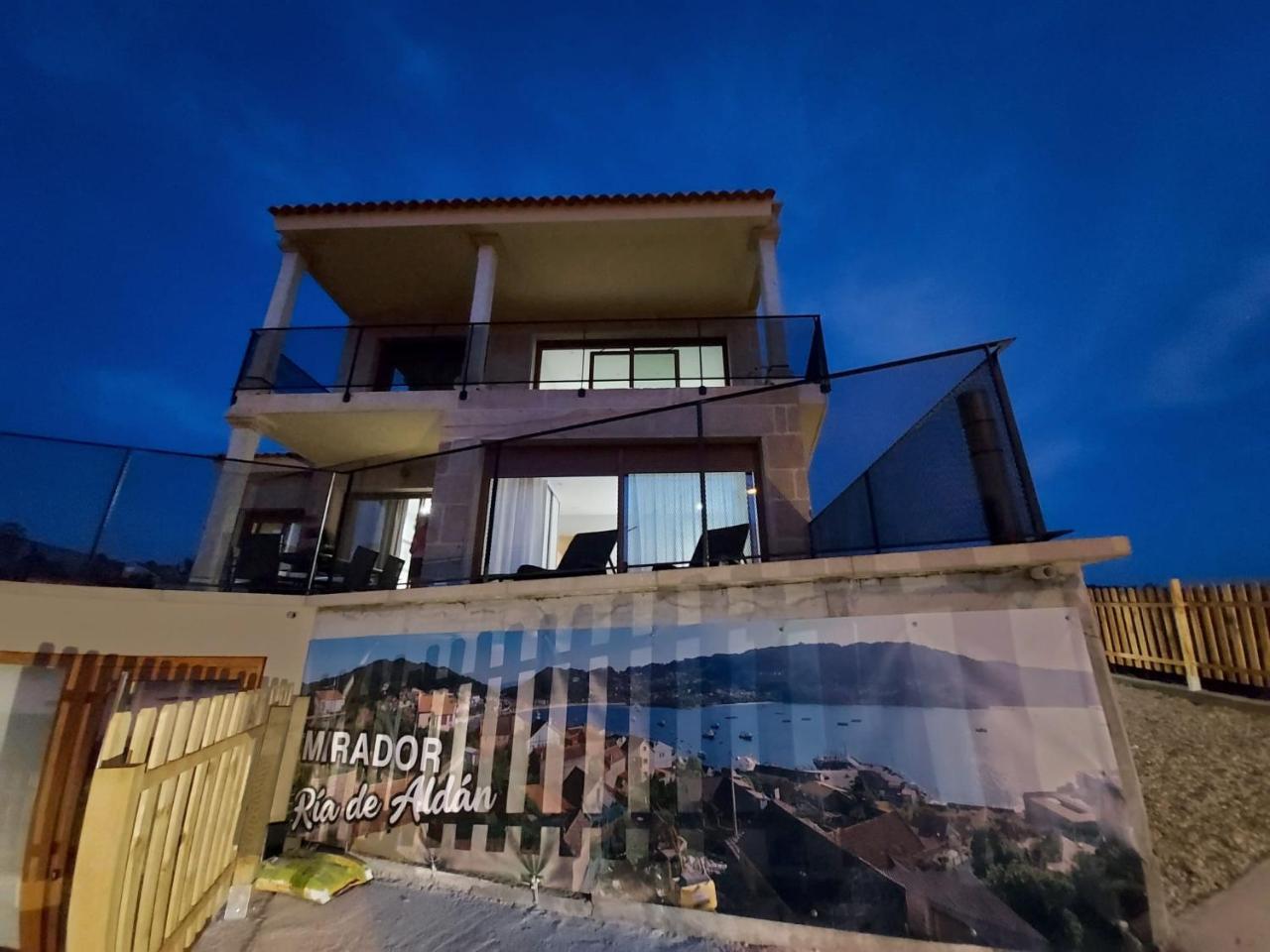 Mirador Ría de Aldán Apartamentos — 4-Star Luxury Hotel in Cangas Do Morrazo, Spain