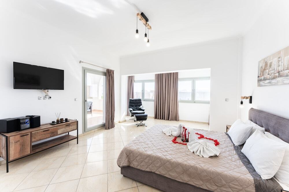 Burned Rock Suites in Fira, Greece