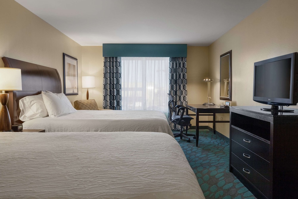 Hilton Garden Inn Fargo - photo 24