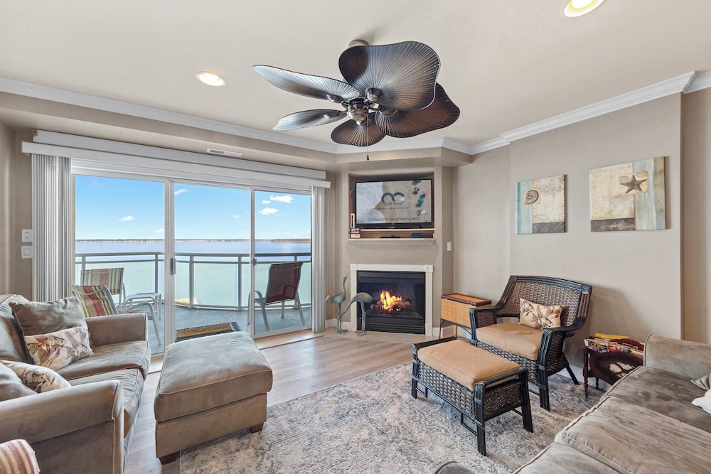 Bay Front Paradise Penthouse Unit — 4-Star Luxury Hotel in Ocean City, United States