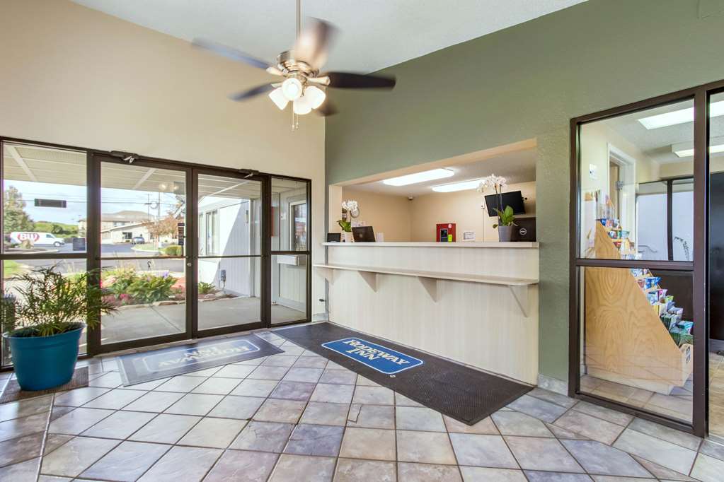 Rodeway Inn Near Hall of Fame - photo 8