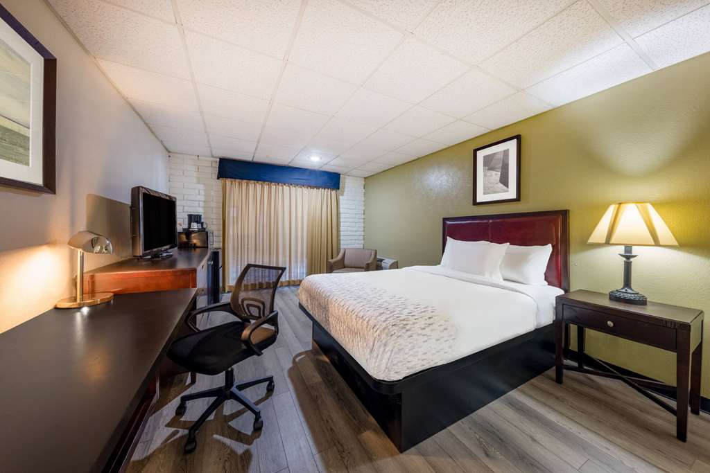 Baymont by Wyndham El Dorado - photo 13