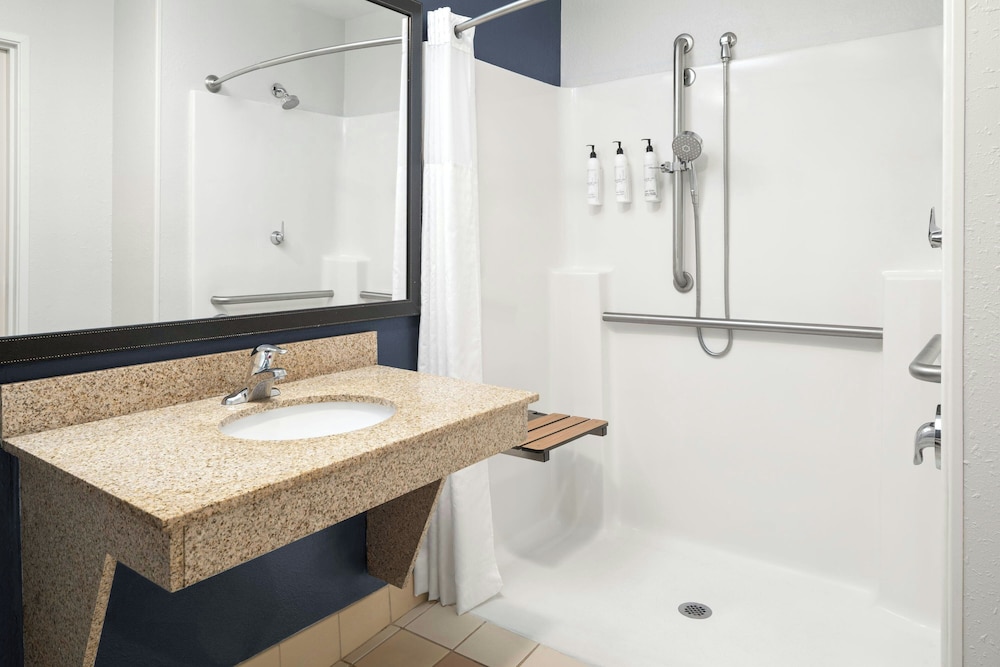 Fairfield Inn & Suites Marianna - photo 26