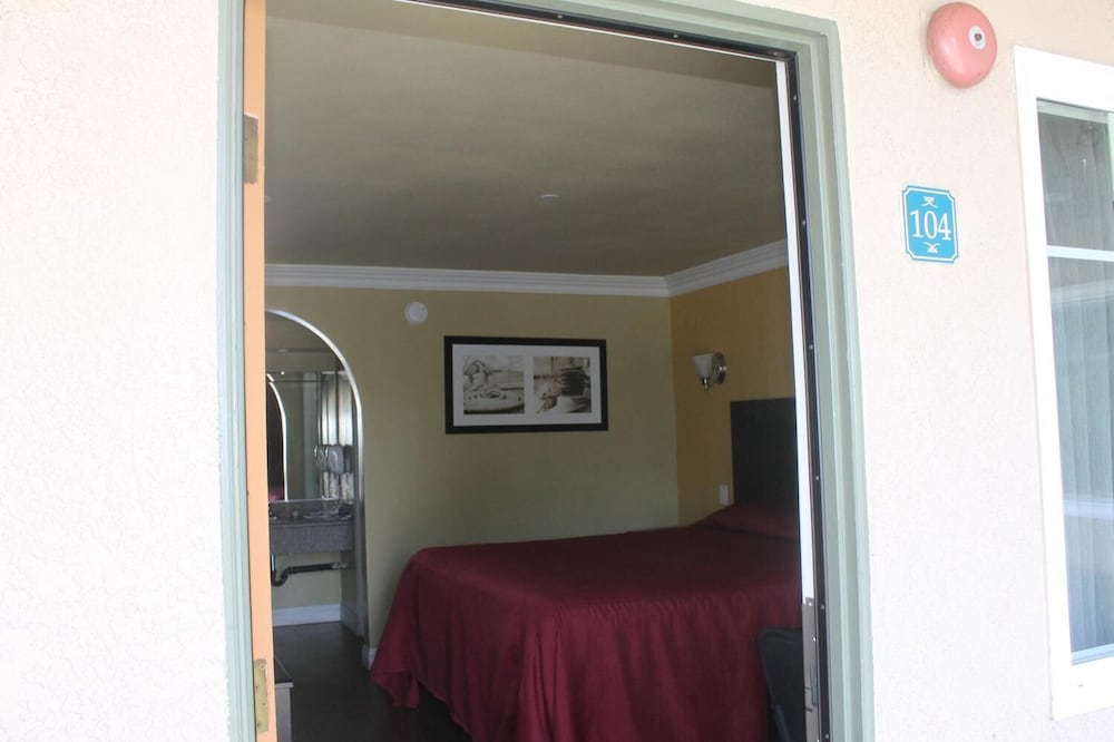El Rancho Inn Hawthorne - photo 8