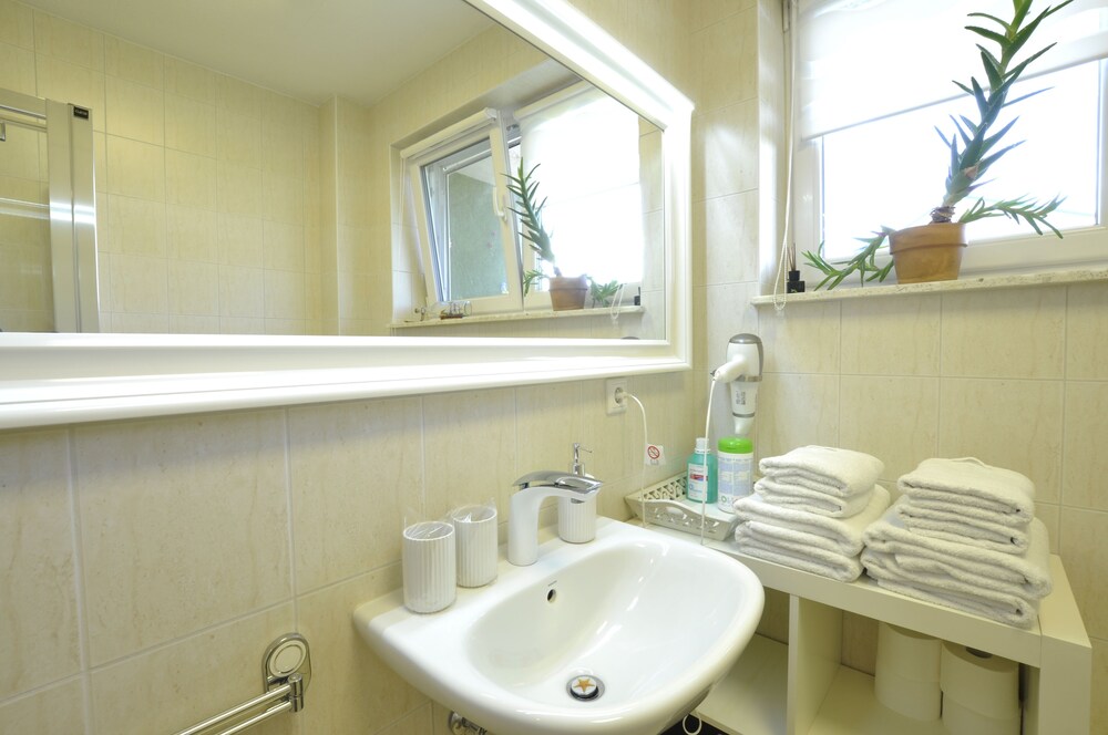 Deep Soaking Bathtub