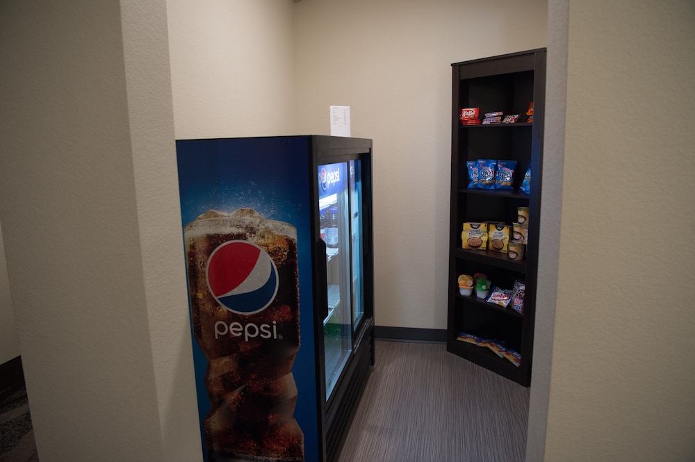Cobblestone Inn & Suites Forest City - photo 34
